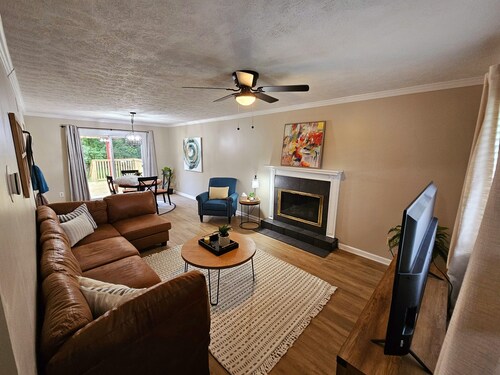 Miller Brite 3 bed/1.5 bath with all new deck!