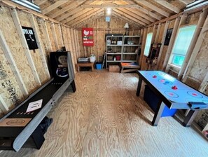 Game room - Cozy Pocono Chalet (Albrightsville)