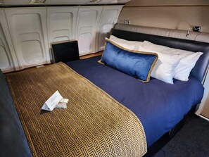 Egyptian cotton sheets, premium bedding, down duvets, pillow-top beds - Aerotel Hoedspruit (Hoedspruit)