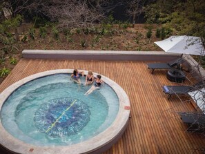 Outdoor spa tub - Aerotel Hoedspruit (Hoedspruit)