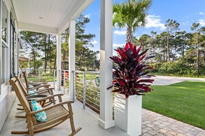 Terrace/patio - Ash in the Sand | 30A | Privte Pool | Golf Cart | Bikes | Games (Santa Rosa Beach)