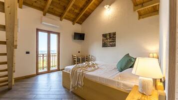 House | 4 bedrooms, iron/ironing board, free cots/infant beds, free WiFi