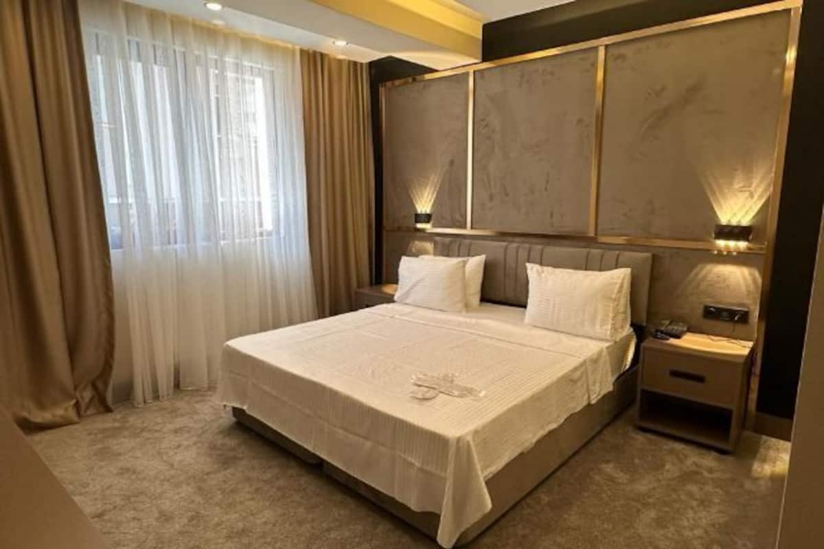 Free minibar items, individually decorated, individually furnished