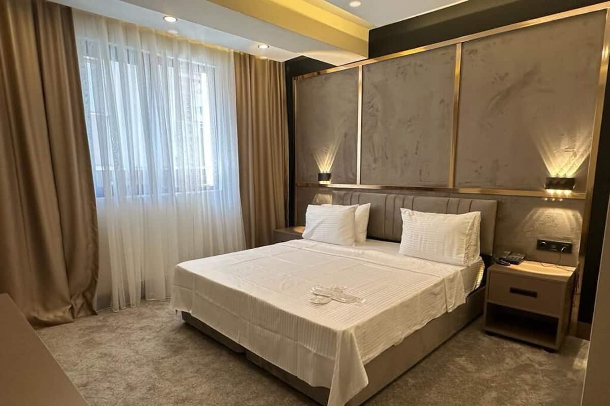 Economy Room | Free minibar items, individually decorated, individually furnished