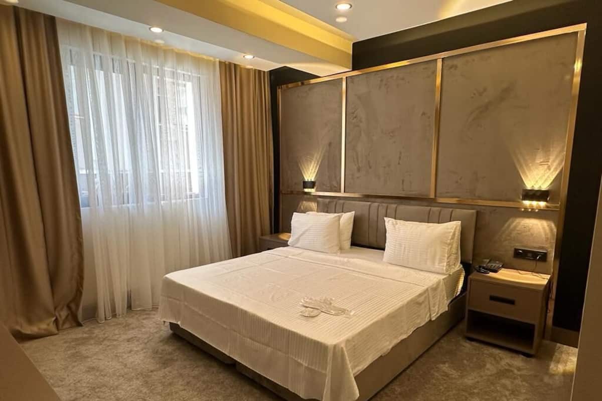 Standard Double Room, 1 Bedroom, City View | Free minibar items, individually decorated, individually furnished