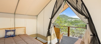 Soft Lights, Cozy Rest, and Open Night Skies