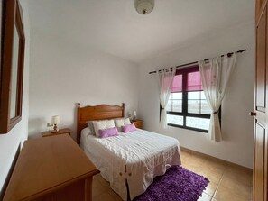 2 bedrooms, iron/ironing board, bed sheets