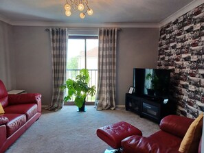 Living area - Red Door Malt - Huku Kwetu (Dunstable) (Dunstable)