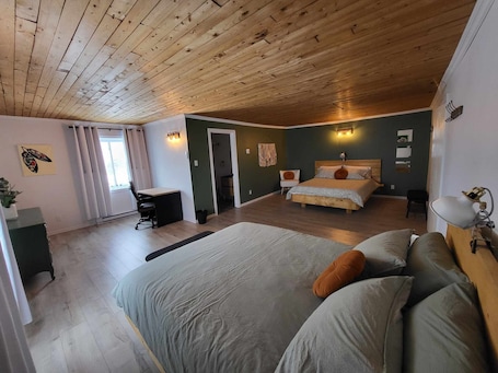Deluxe Double Room. KWE Café & Auberge