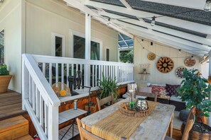 Outdoor dining - Barnhouse I Private pool,Hot tub, stargazing (Spring Branch)