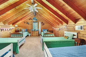 5 bedrooms, iron/ironing board, WiFi, bed sheets