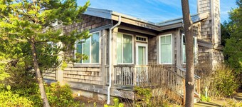 1 block to beach, fireplace, large kitchen, duplex-Valentine's House MCA#525