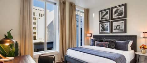 3 chambres, bureau, fer et planche Ă repasser, lit parapluie