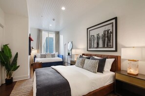 3 Schlafzimmer, Schreibtisch, Bügeleisen/Bügelbrett, Reisekinderbett