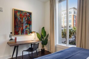 3 Schlafzimmer, Schreibtisch, Bügeleisen/Bügelbrett, Reisekinderbett