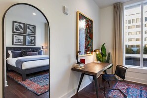 3 Schlafzimmer, Schreibtisch, Bügeleisen/Bügelbrett, Reisekinderbett