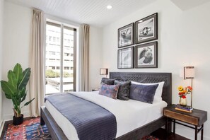 5 Schlafzimmer, Schreibtisch, Bügeleisen/Bügelbrett, Reisekinderbett