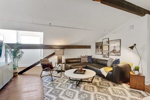 Televisión y oficina 