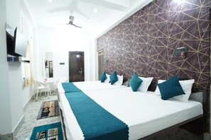 Standard Quadruple Room | Free WiFi - Hotel Diamond Inn (Deoghar)