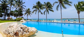 Beachfront Paradise 2 BR in Puerto Aventuras