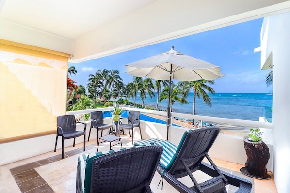Property grounds - Beachfront Paradise 2 BR in Puerto Aventuras (Puerto Aventuras)