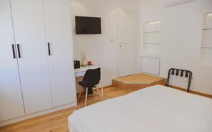 1 غرفة نوم ومكواة/لوح كي وسرير سفر وواي فاي