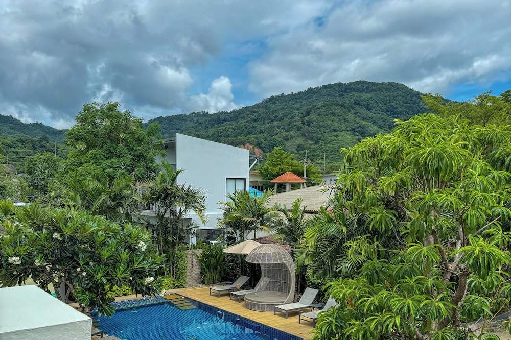 Hill Myna Holiday Park & Cafe