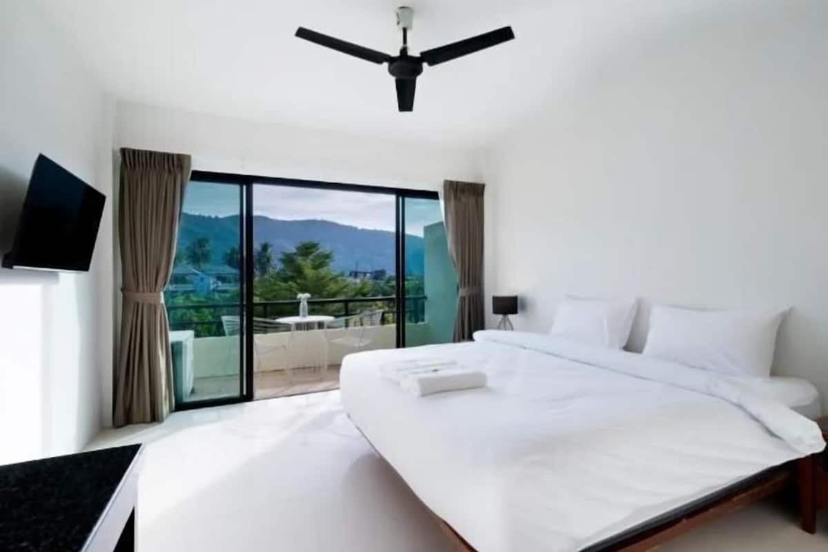 1 bedroom, premium bedding, in-room safe, desk