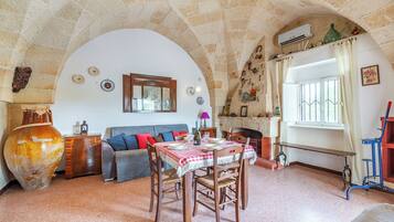 Villa familiare, 3 camere da letto, 2 bagni (Carbone Country House Oria) | Sala da pranzo