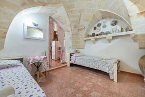 Familie villa, 3 slaapkamers, 2 badkamers (Carbone Country House Oria) | 3 slaapkamers, een strijkplank/strijkijzer, wifi, beddengoed