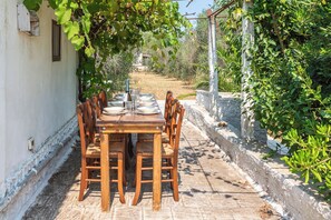 Outdoor dining - Carbone Country House Oria (Oria)