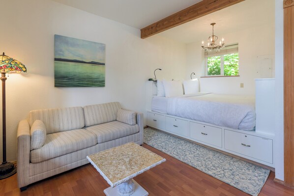 1 bedroom, internet, bed sheets