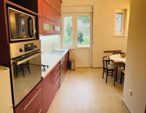 Lägenhet Elite | Eget kök | Stort kylskåp, mikrovågsugn, ugn och spishäll