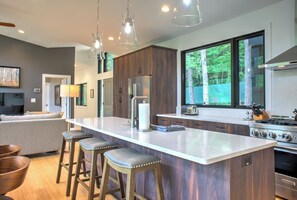 ثلاجة، ميكروويف، فرن، غسالة أطباق