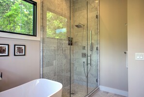 Shower, hair dryer, towels - Bent Creek Retreat | Trails, Fire Pit & Pond Views🌲 + Biltmore Pass (Asheville)