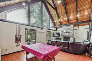 House, 3 Bedrooms | Living area | Smart TV, streaming services - Poconos Chalet Newly Renovated, Great Location 4 Bedroom Home by RedAwning (Tobyhanna)