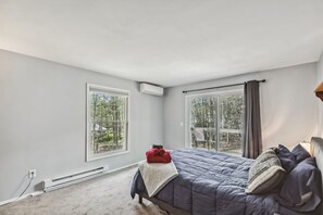 House, 3 Bedrooms | 3 bedrooms, iron/ironing board, free WiFi - Poconos Chalet Newly Renovated, Great Location 4 Bedroom Home by RedAwning (Tobyhanna)