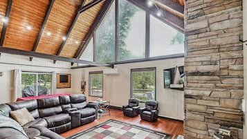 House, 3 Bedrooms | Living area | Smart TV, streaming services