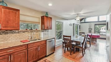 House, 3 Bedrooms | Private kitchen | Fridge, coffee/tea maker, toaster