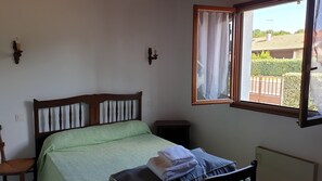 4 Schlafzimmer, Bügeleisen/Bügelbrett