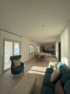 Smart TV - The perfect place for your dream holiday (Lucerta)