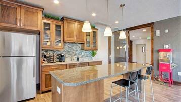 Kondominium, 1 kamar tidur | Dapur pribadi | Lemari es, oven, mesin pembuat kopi/teh, dan pemanggang roti