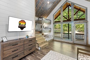 2 bedrooms, iron/ironing board, WiFi, bed sheets - Southern Honey in Hochatown/Broken Bow, OK (Broken Bow)