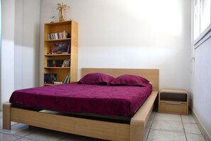 4 slaapkamers, een bureau, een strijkplank/strijkijzer, gratis wifi