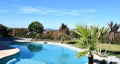 Magnifique villa avec piscine et vue panoramique Ă St Gely du Fesc