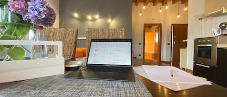 1 slaapkamer, een strijkplank/strijkijzer, wifi, beddengoed