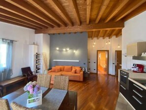 Living area - Villa Mattei, Apartments in the heart of Franciacorta (Villa Pedergnano)