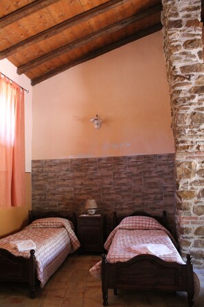 Traditional Quadruple Room | Down comforters, free WiFi, bed sheets