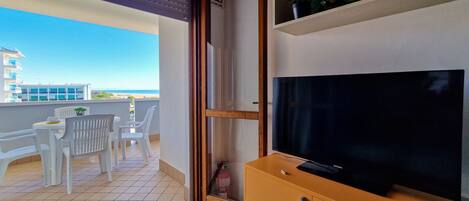 Apartment, 2 Bedrooms, Balcony, Ocean View | Room amenity