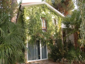 Villa, 3 Bedrooms, Patio, Garden View | Property entrance - Villa With Garden in Lignano Riviera (Lignano Sabbiadoro)
